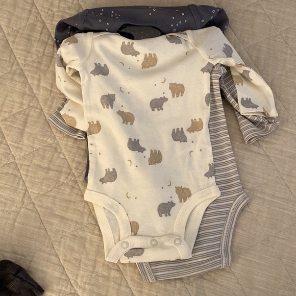 Lot of 0-3 month bodysuits/pants - Picture 4 of 8